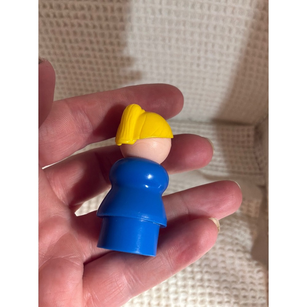 Vintage Kids Fisher Price Little People Figure OS Blue Blonde Girl Ponytail - Picture 3 of 6